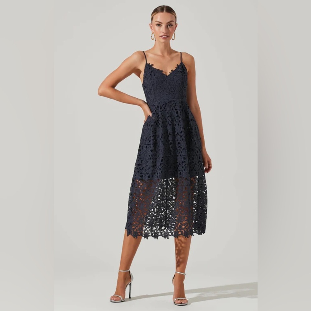 Astr The Label The Lace Midi Dress Navy Size Large